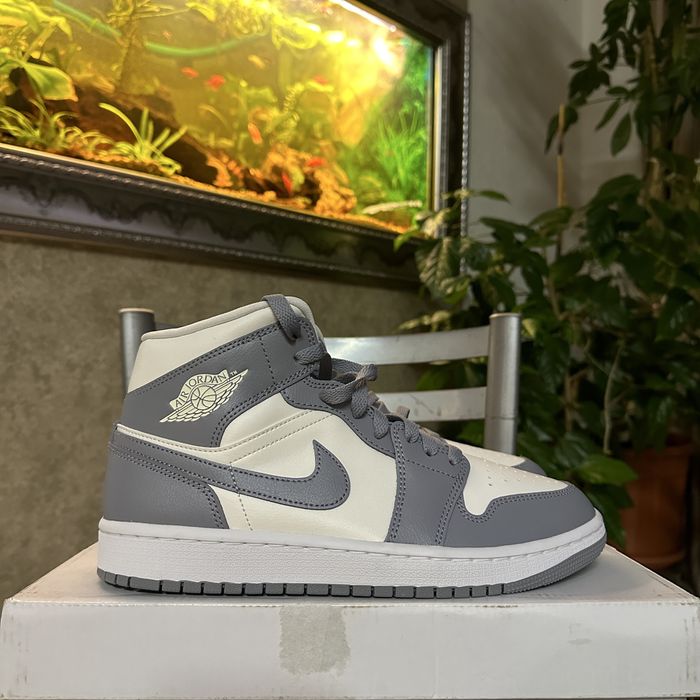 Jordan 1 mid stealth