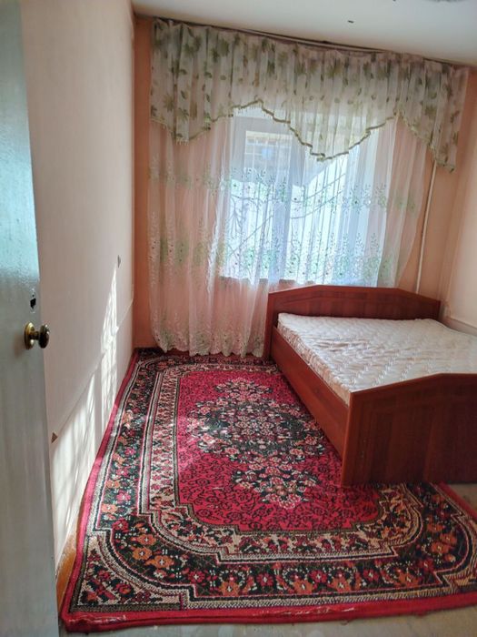 Срочно 2 хонали квартира ижарага берилади 5 микрорайон Шайх базарчик.