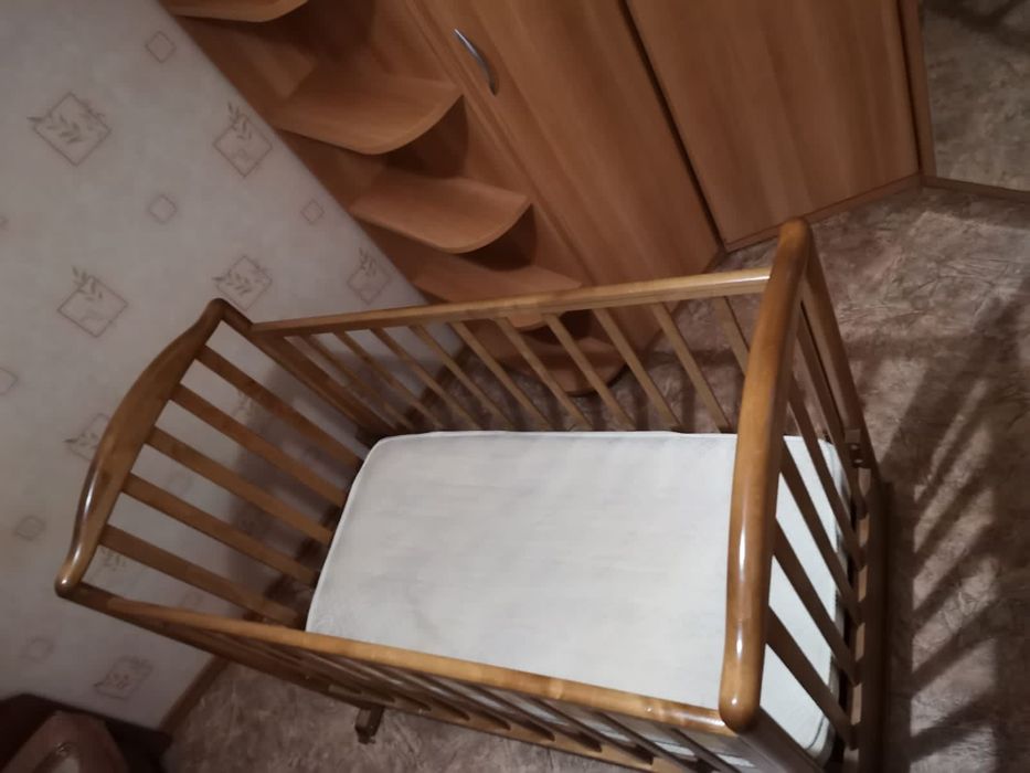 Кровать детская деревянная