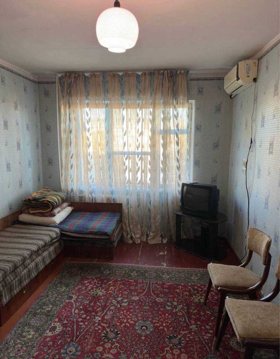 Чиланзар 7 квартал , новза-спорт товары , продается 1-ком квартира