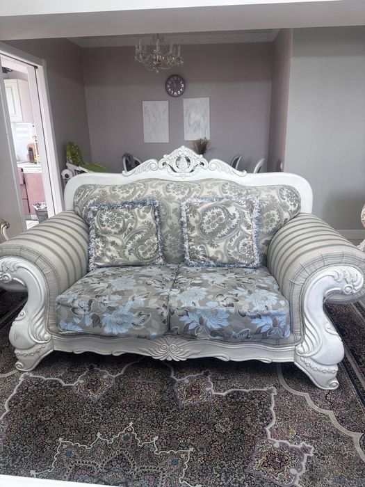 Продам комплект мягкой мебели.