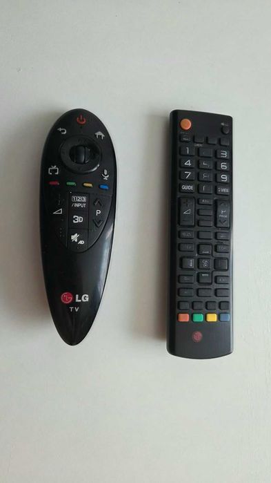 Set 2 telecomenzi tv LG, una simpla si una Magic Remote