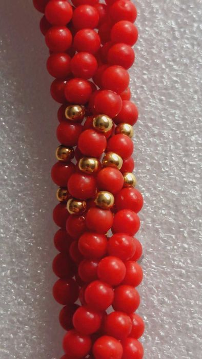 Златна  огърлица  корали ,закопчалка и златни топчета-90 бр.Злато 18к