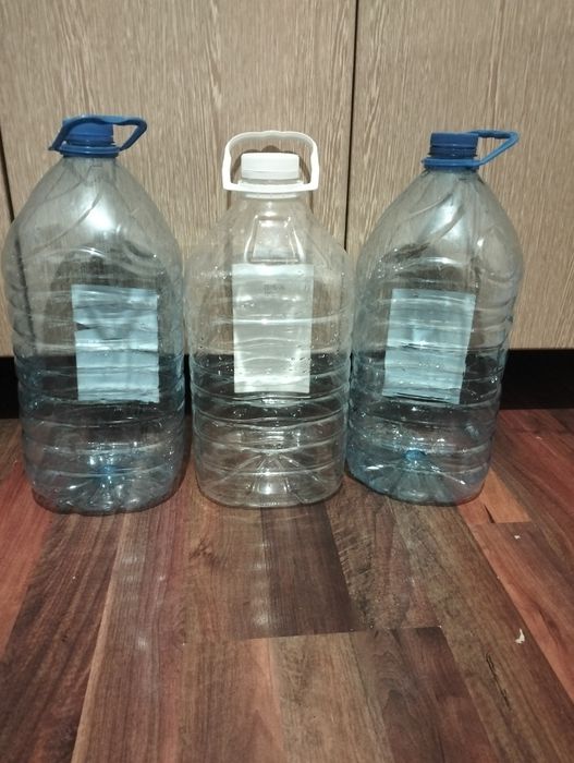 Бутылки пластиковые из под воды