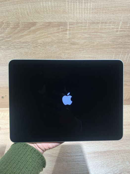 Продаю iPad Air [4th Generation] + Apple pencil [2nd Generation]