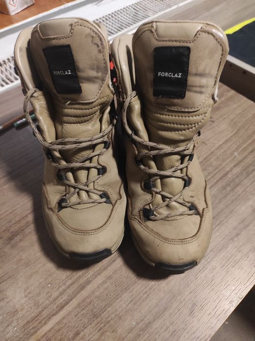 Bocanci Forclaz mărimea 42 impermeablil