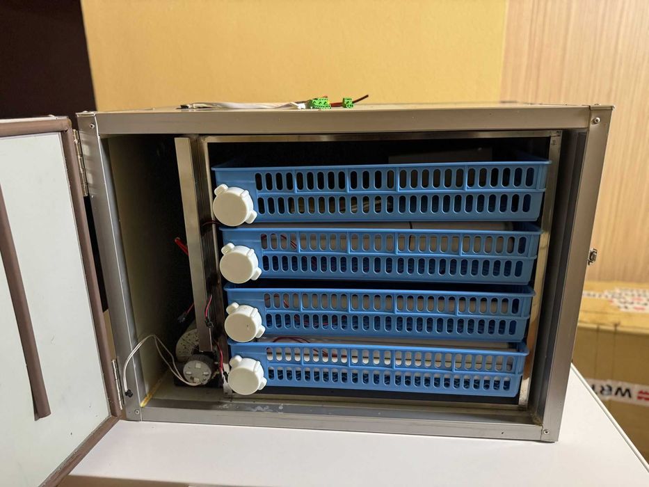 Incubator pentru oua profesional