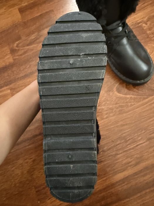 Дамски обувки номер 40 и 38