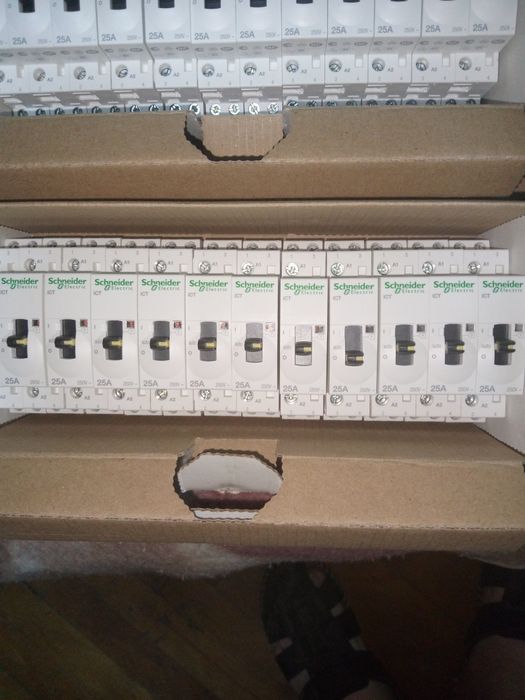 Контактори  прекъсвачи и много други неща