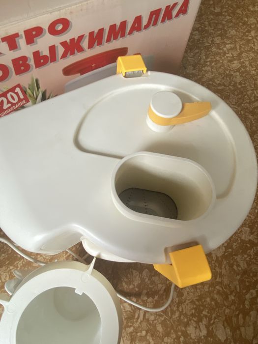 Продам электро соковыжималку новая