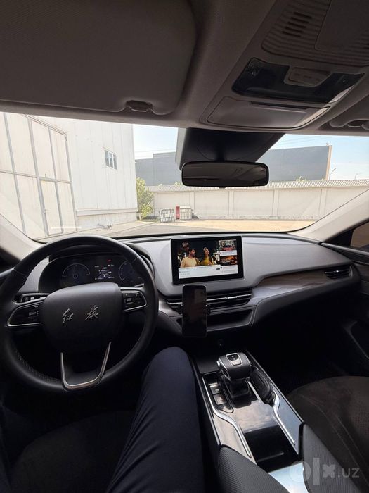 Hongqi eqm5 450km Qora