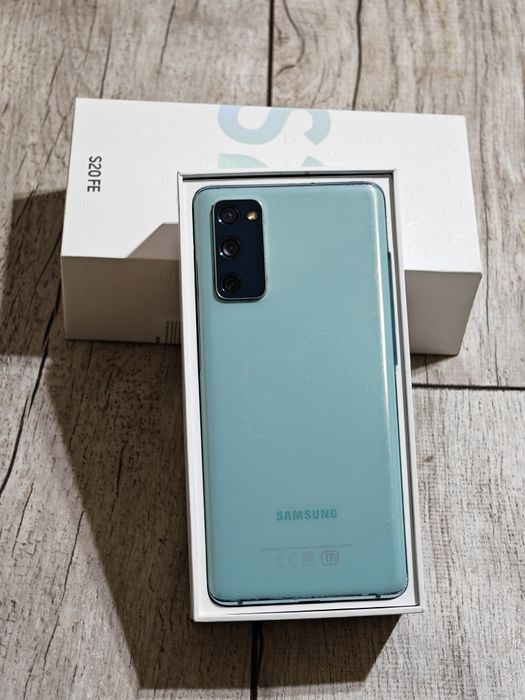 Samsung S20 FE 128 gb полный комплект