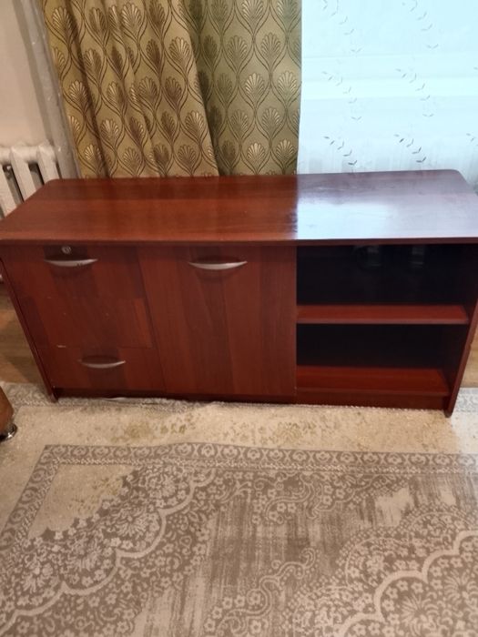 Продам тумбочку под телевизор