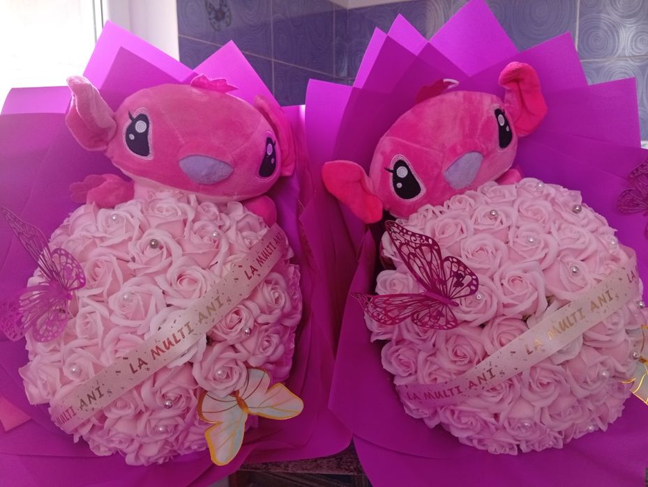 Buchete de flori cu stichi preț 150 lei