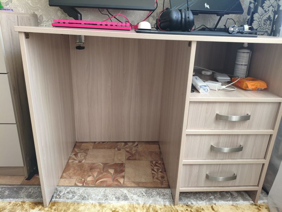 продам стол для компьютера
