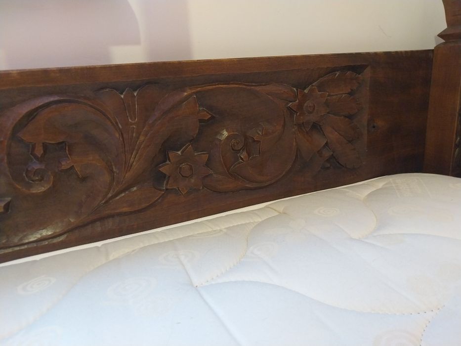 РАМКИ за легло с дърворезба