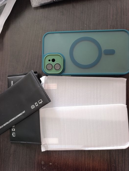 Калъфи (кейсове) с MagSafe и стъклени протектори за iPhone (ESR, TAURI)