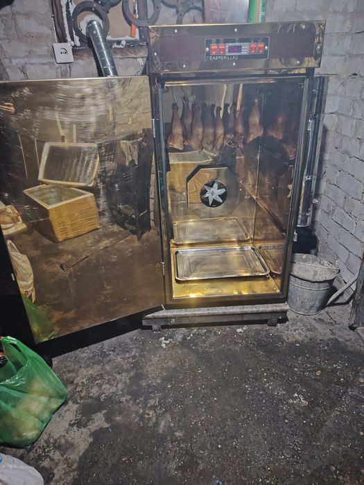 Продам профессиональный коптильный шкаф