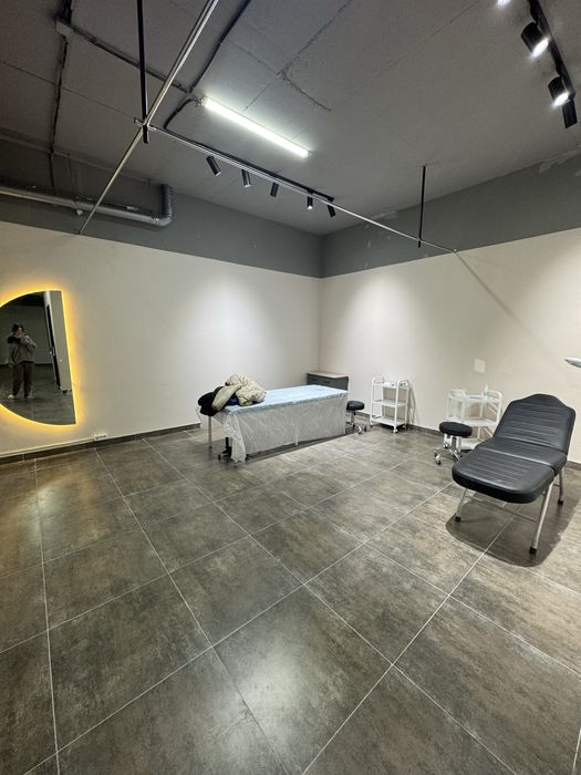 Сдам кушетку рабочее место кабинет