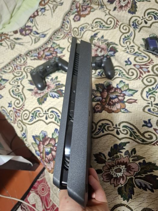 Playstation 4 slim
