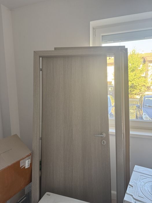 Vand 3 usi , noi, intacte