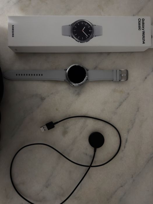 Samsung Galaxy Watch 4 Classic 42mm Silver - Ca nou, Full Box