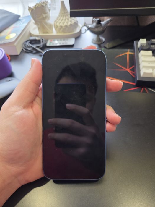 Продаю iPhone 13