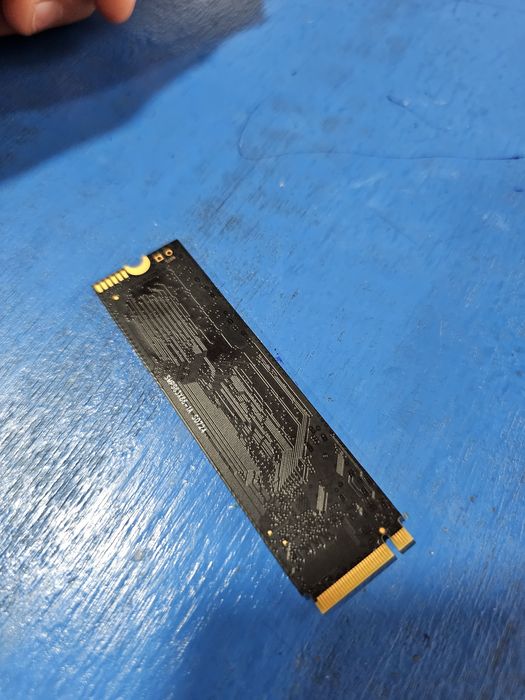 srochno ssd 256 m2 sotiladi