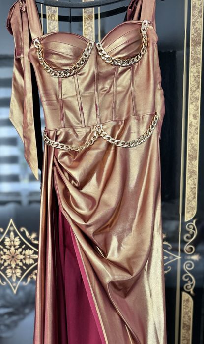 Дизайнерска дълга рокля