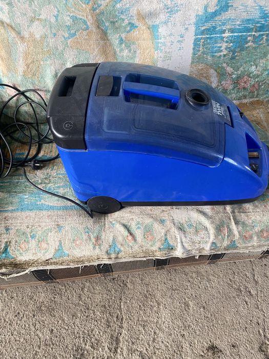 Пылесос моюший.