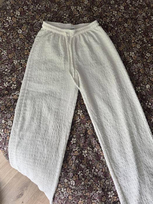 Бял панталон Bershka
