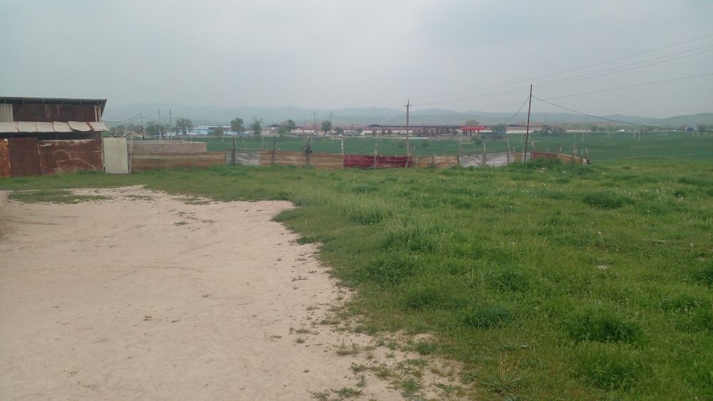 Тошкен вилояти охангарон тумани shodmalik ota  махалласида уй сотилади