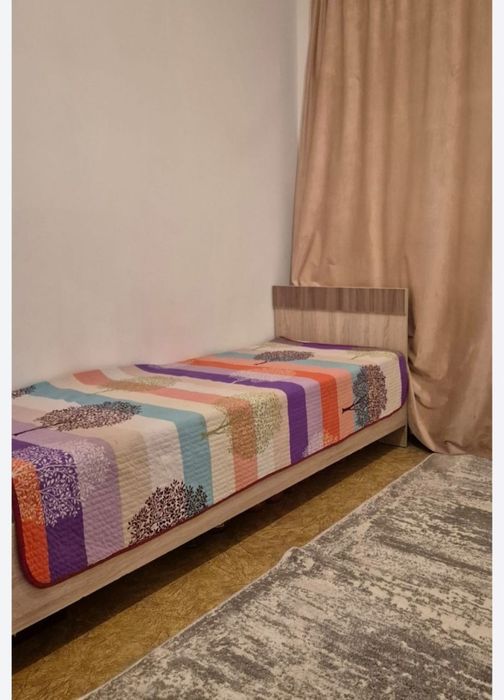 Машина ойыншык жане диван сатылады!