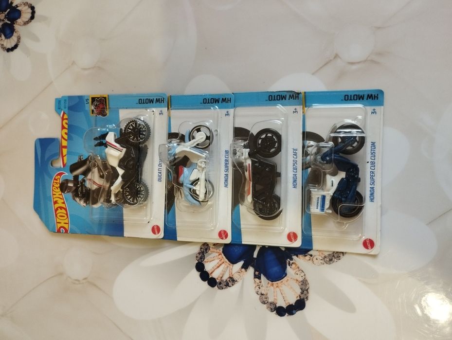 Машинки Hot Wheels