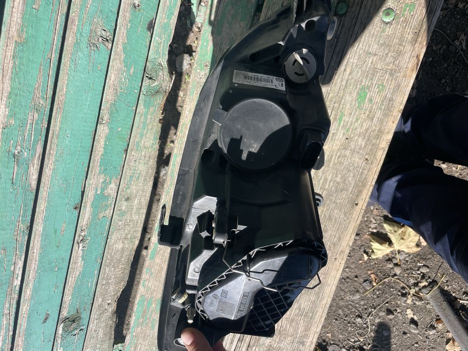 Оригинален ляв фар фолксваген голф 5 плюс valeo