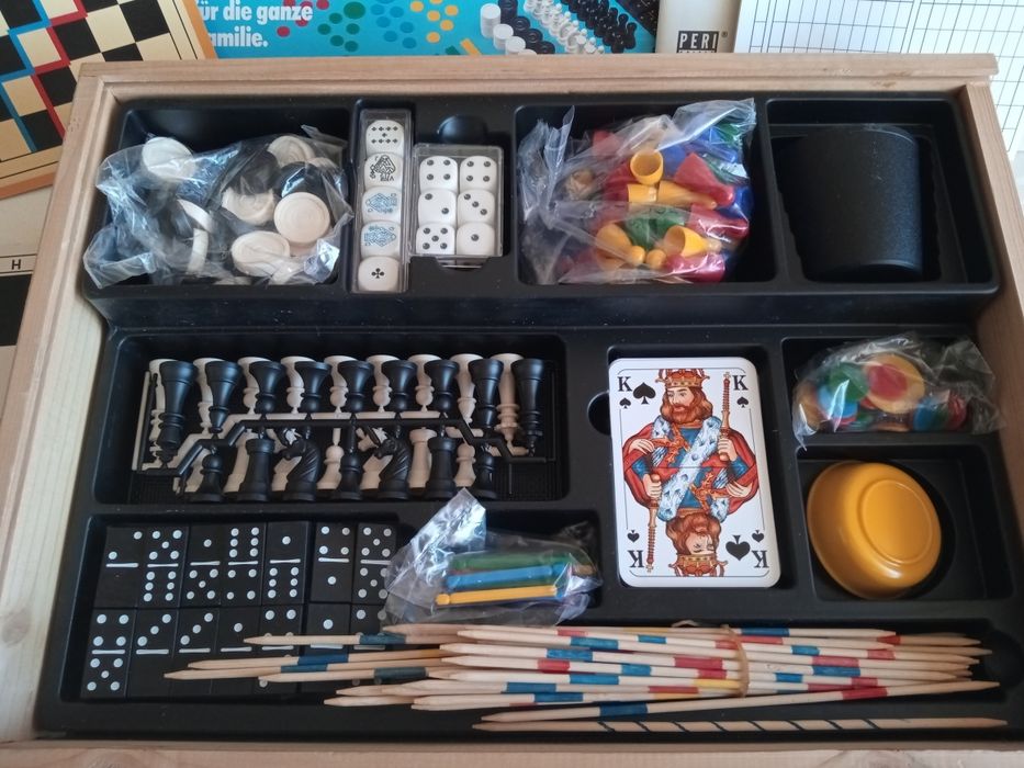 200 jocuri în cutie de lemn nou Germania sah table  domino , carti moara,mikado , dame