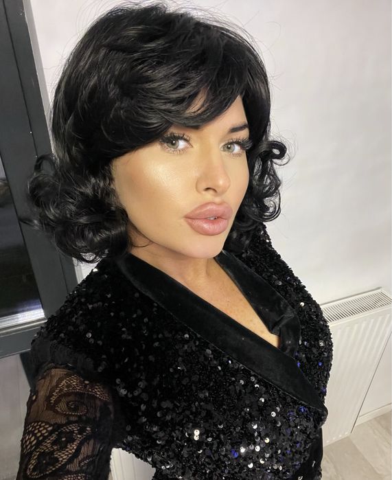 Peruca  scurta ondulata bruneta eleganta