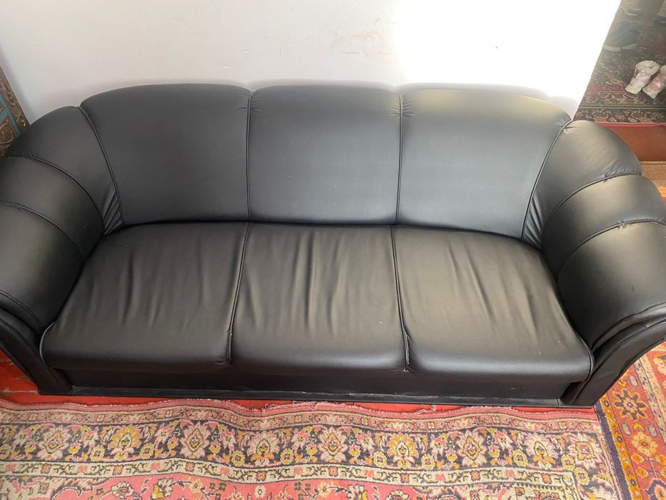 Диван кожаный для офиса