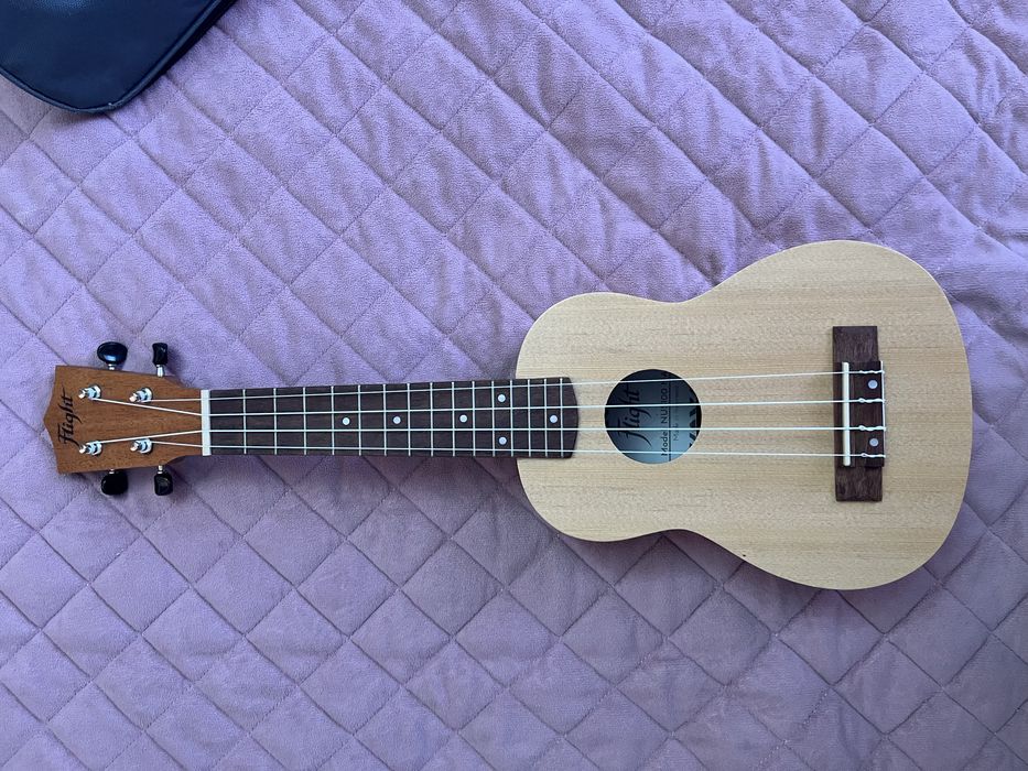 Укулеле Flight + чехол | в идельном состояний