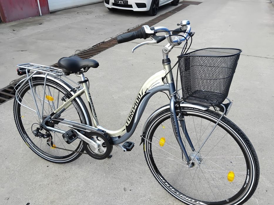 Vând bicicleta din aluminiu pentru damă