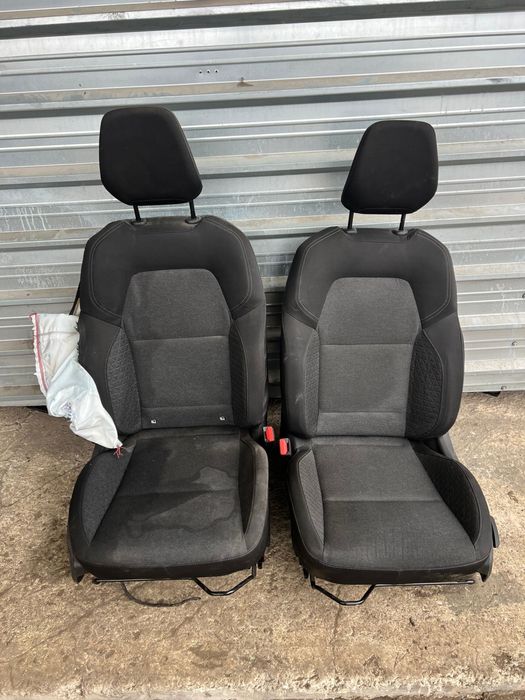 Предни седалки Renault Clio V 2021 Рено Клио 5 с забележки ном 773