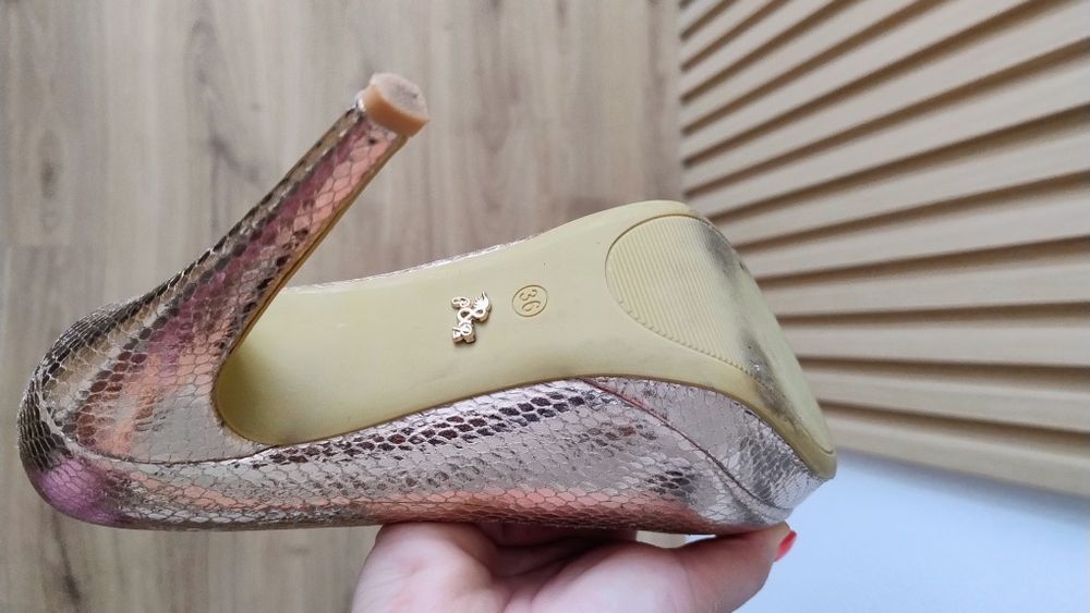 Дамски Ест.кожа Кавалер 39 и 40 ,Лачени 40 ,Маратонки с косъм 39