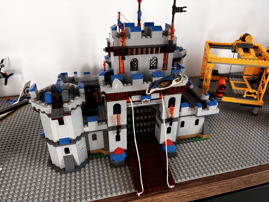 Lego Castel, figurine, baza acvatica, elicoptere