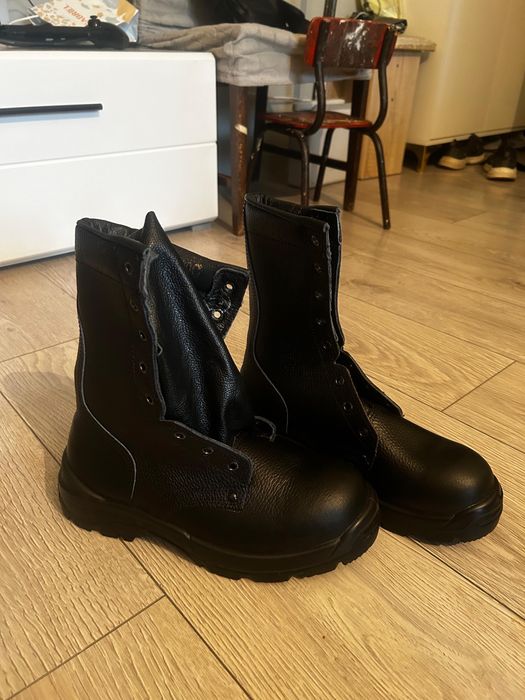Продам черные кожаные берцы