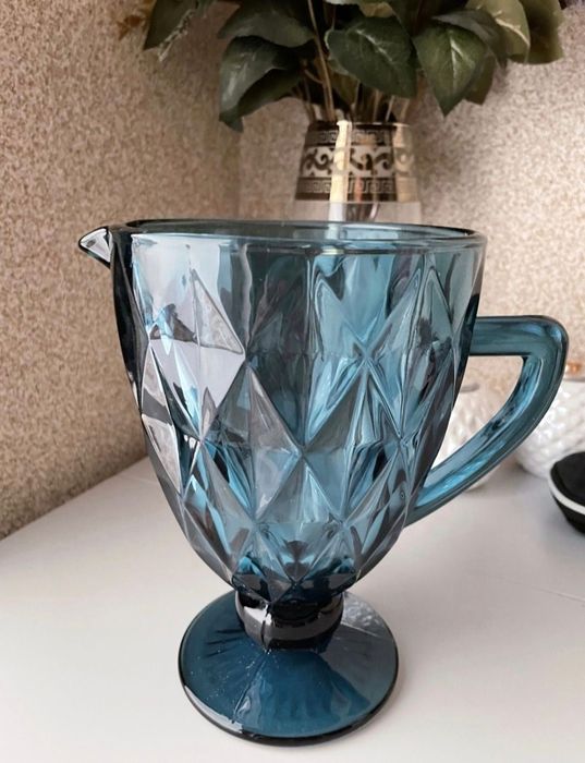 Графин и лампа маникюрную