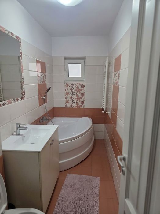 Vând  apartament 3 camere,etaj 3 ,lângă  liceul Pedagogic