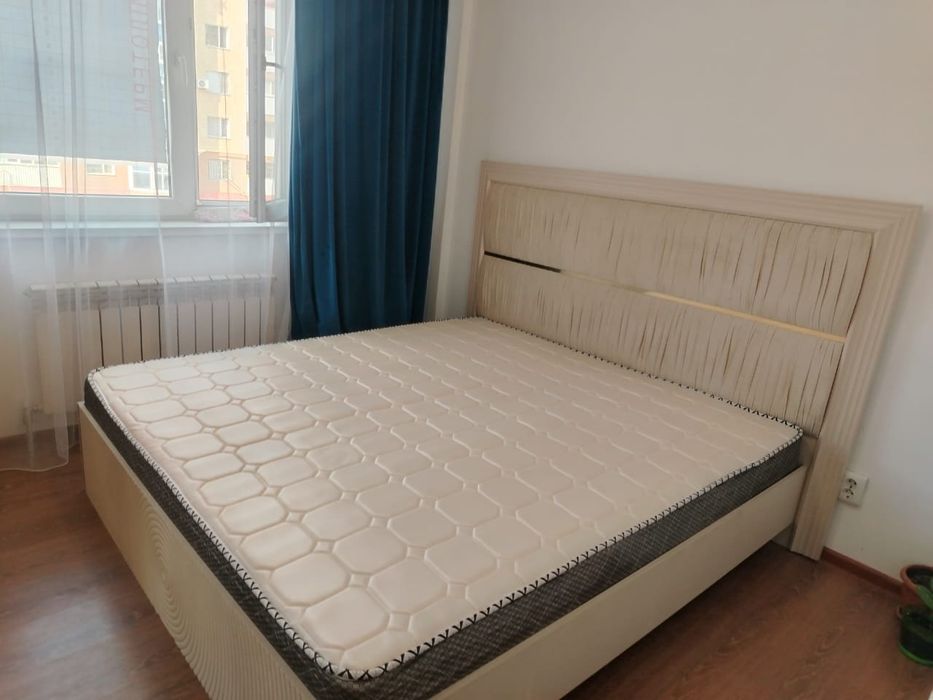 Двуспальная кровать