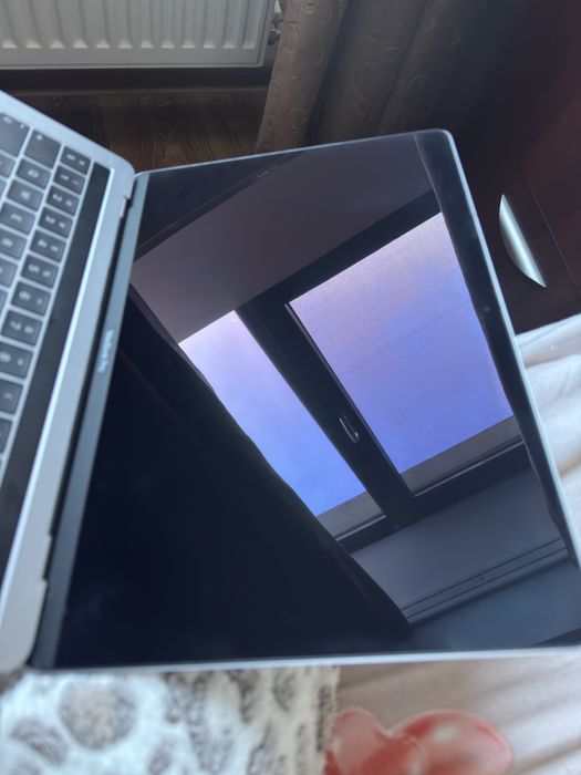 Macbook pro 13” touchbar 2019