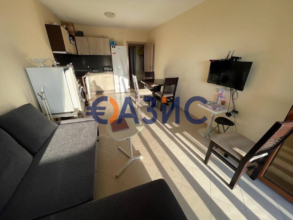 Мезонет на 7-ми етаж с частичен изглед към морето, к-с Калия,Слънчев