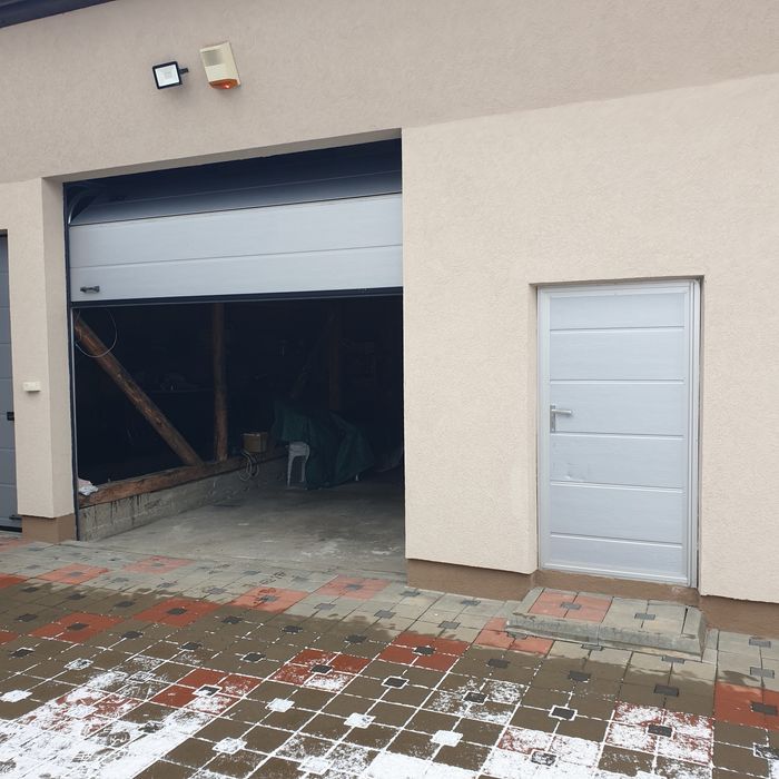 Usa de garaj Falticeni